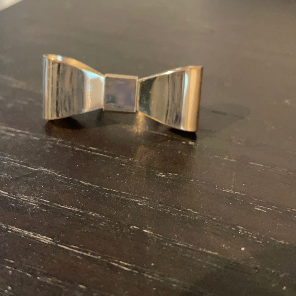 Oversized bow ring